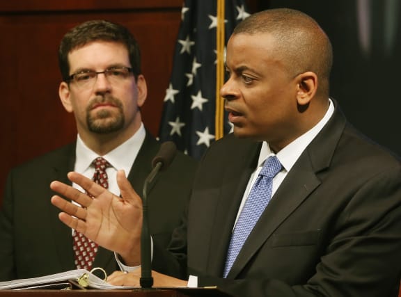 US Transportation Secretary Anthony Foxx (right) and NHTSA acting administrator David Friedman.
