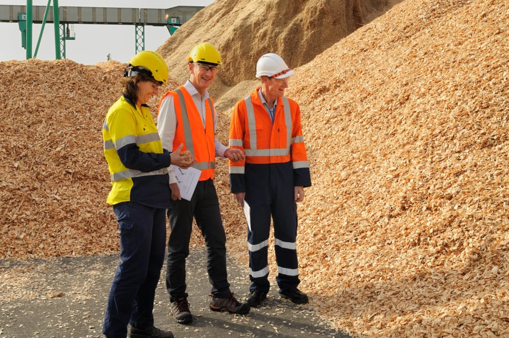 Chris Mulcare (centre) says the low-hanging fruit for agriculture is to transform our farming model, from chemically-intensive farming to biologically-based farming.