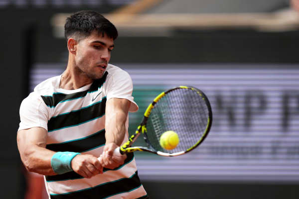 Spain's Carlos Alcaraz plays a backhand return to US Ben Shelton during their men's singles match on day 8 of the French Open tennis tournament on Court Philippe-Chatrier at the Roland-Garros Complex in Paris on June 1, 2025. (Photo by Dimitar DILKOFF / AFP)