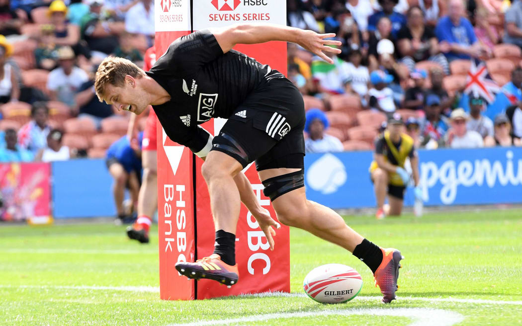 New Zealand co-captain Scott Curry dots down in Hamilton.