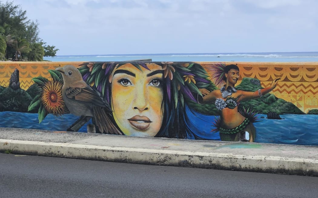 Famous faces and endemic species at the heart of the Rarotonga panel.