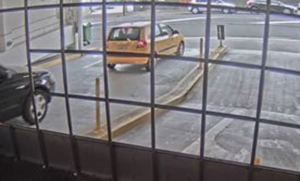 Kim Bambus was driving a yellow Hyundai Getz.