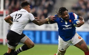 Mathieu Bastareaud fends off Fijian second five-eighth Jale Vatubua