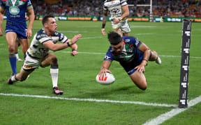 Ed Kosi try, Warriors v Cowboys.