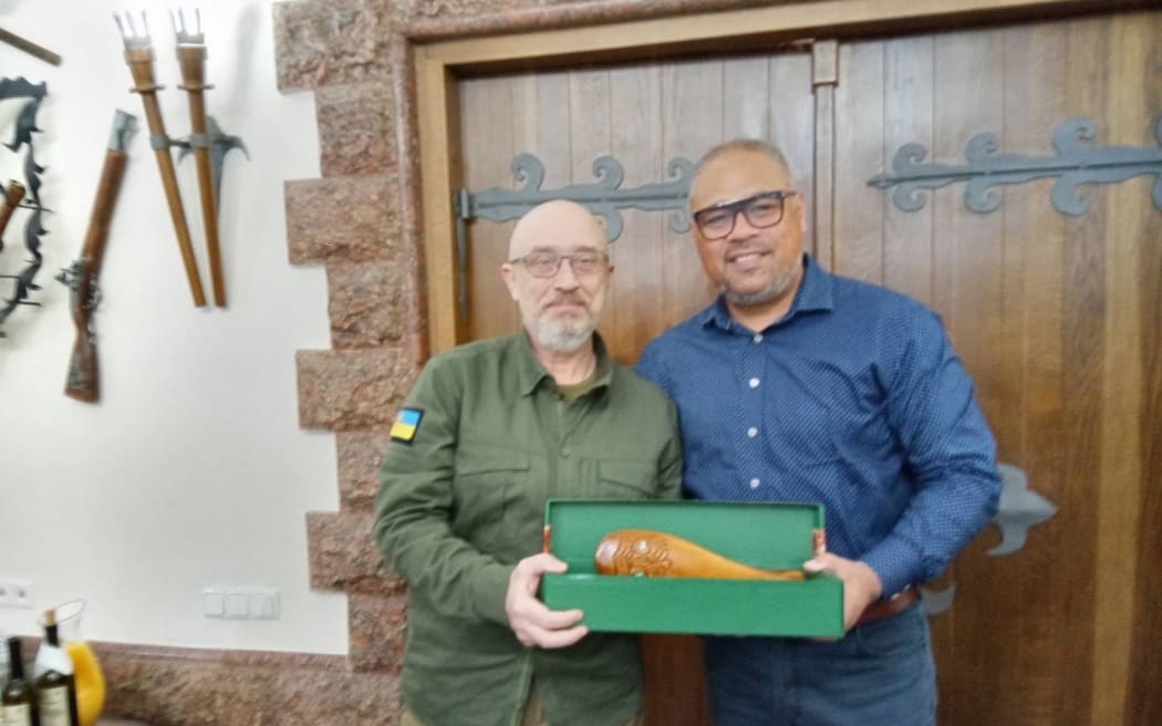 Ukrainian Minister of Defence Oleksii Reznikov (left) with New Zealand's Defence Minister Peeni Henare in Kyiv.