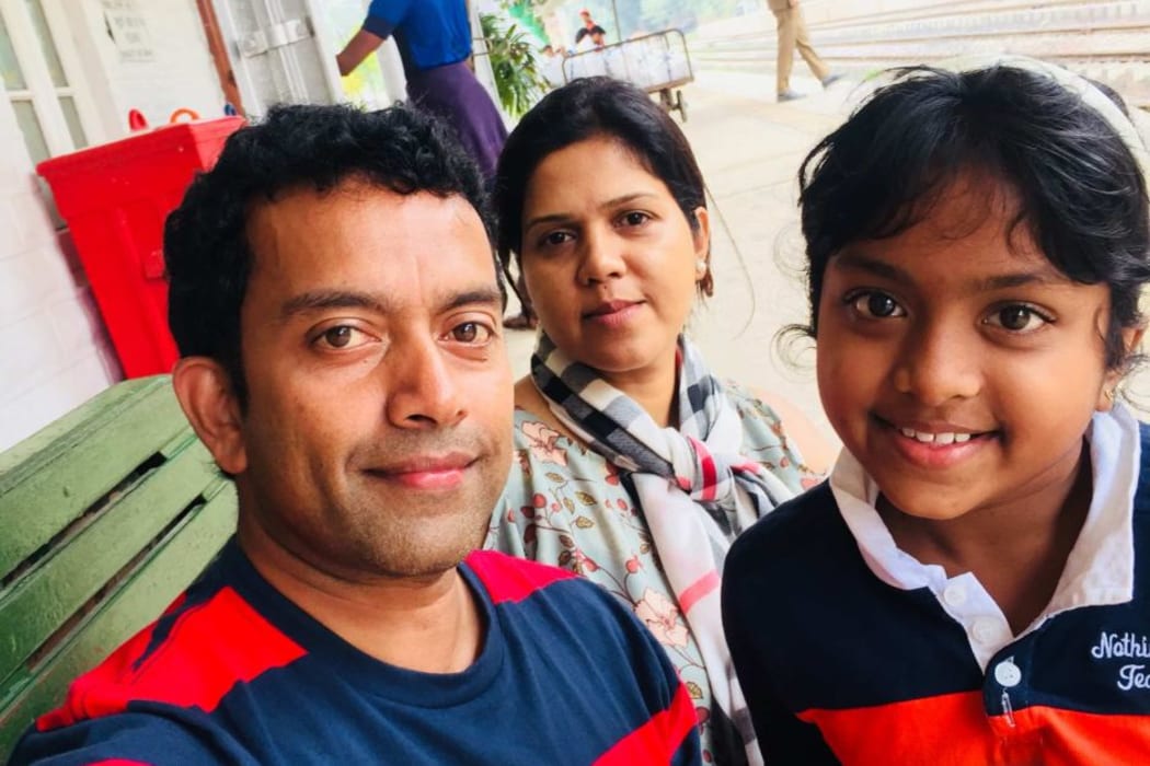Sudesh Kolonne with his wife Manik Suriaaratchi and his daughter Alexendria.