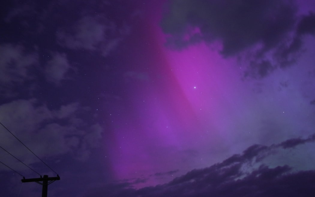 Aurora as seen at Blackhead, Dunedin, between 10.40 and 11.15pm.