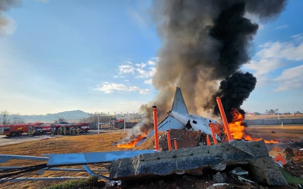 179 dead after South Korean airliner crashes, explodes in fireball