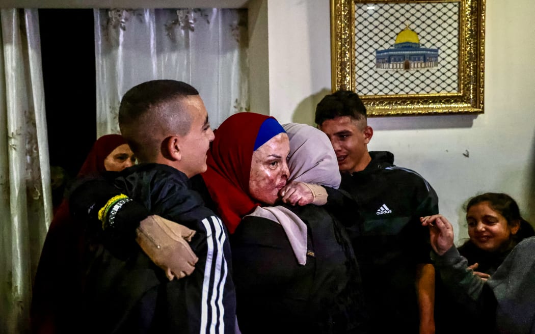 Prominent Palestinian prisoner Israa Jaabis (C) meets relatives and well wishers upon her arrival at her home in Israeli-annexed east Jerusalem early on November 26, 2023, after detainees were released from Israeli jails in exchange for hostages released by Hamas from the Gaza Strip.