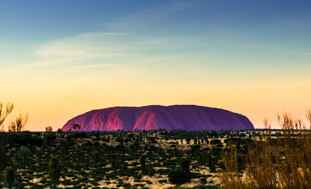 Uluru (Ayers Rock) at sunrise, Uluru-Kata Tjuta National Park, UNESCO World Heritage Site, Northern Territory, Australia, Pacific