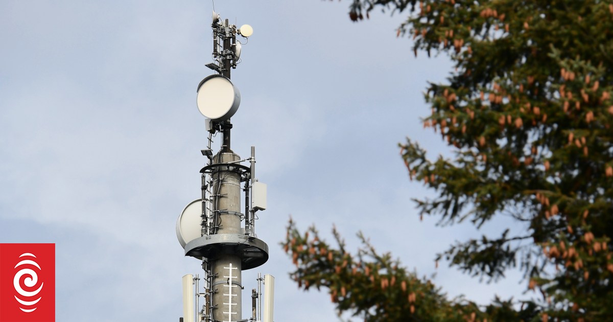 5G coronavirus conspiracy theory fake 'dangerous nonsense', UK says ...