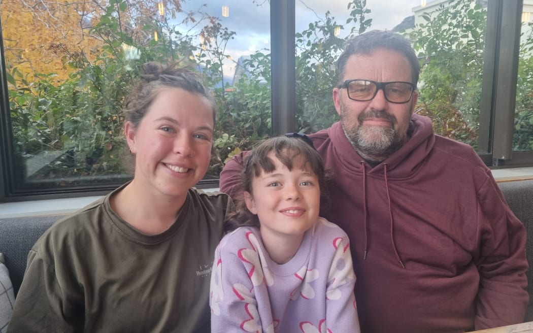 The final photo of Wednesday Davis and her father Paul Davis, along with her half-sister Neave