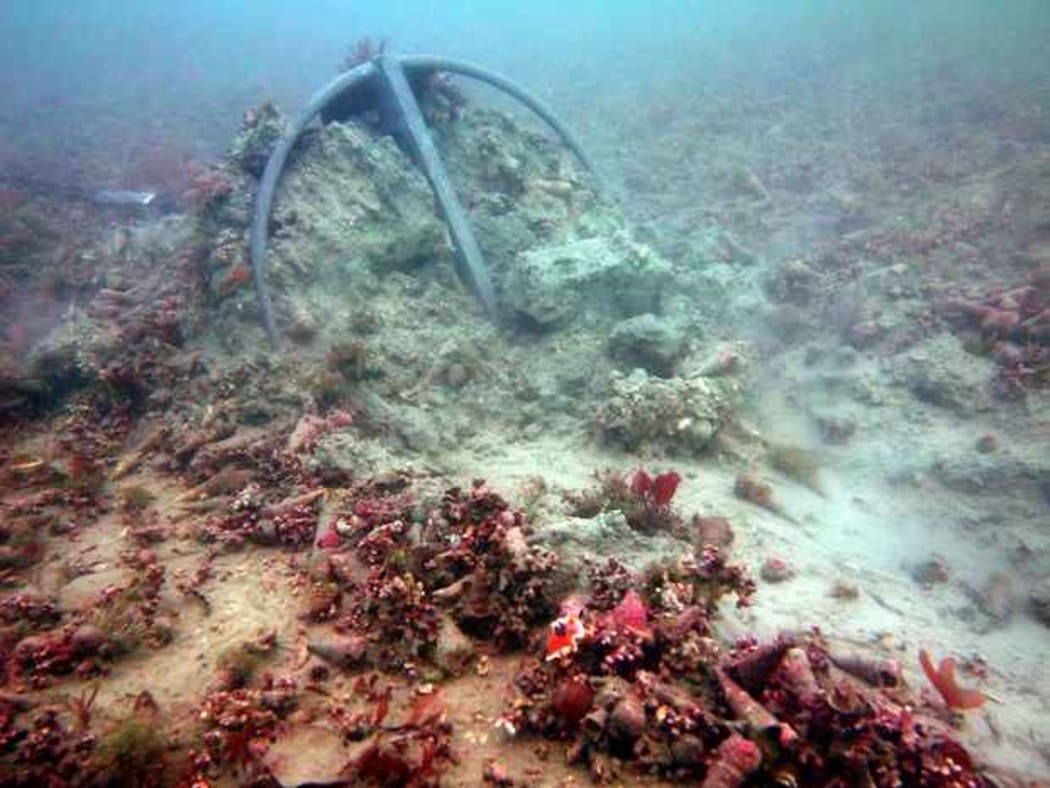 The effect of an anchor being dragged across seabed.