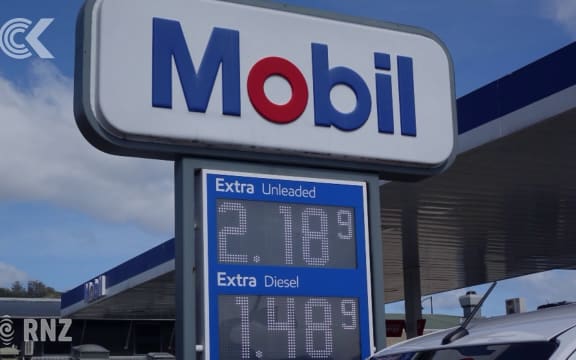 Two petrol stations, 2km apart, but a 33c price difference