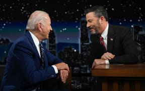 US President Joe Biden speaks with host Jimmy Kimmel as he makes his first in-person appearance on "Jimmy Kimmel Live!" on 8 June, 2022. (Photo by Jim WATSON / AFP)