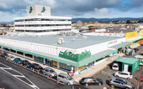 Queue at  Covid-19 testing centre in Auckland on 15 February 2022.
