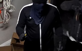 One offender was wearing a black beanie, a dark coloured sweatshirt, long pants, and a blue cloth covering their face.