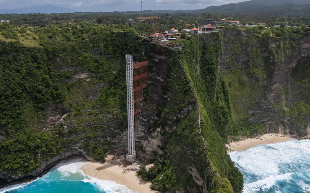A drone shot captures the construction site at Kelingking Beach.