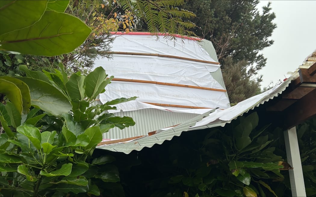 A house in Sunhaven Drive in Newlands had its roof blown over to Tamworth Crescent.