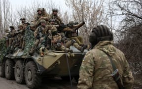 Ukrainian servicemen get ready to repel an attack in Ukraine's Lugansk region on February 24, 2022