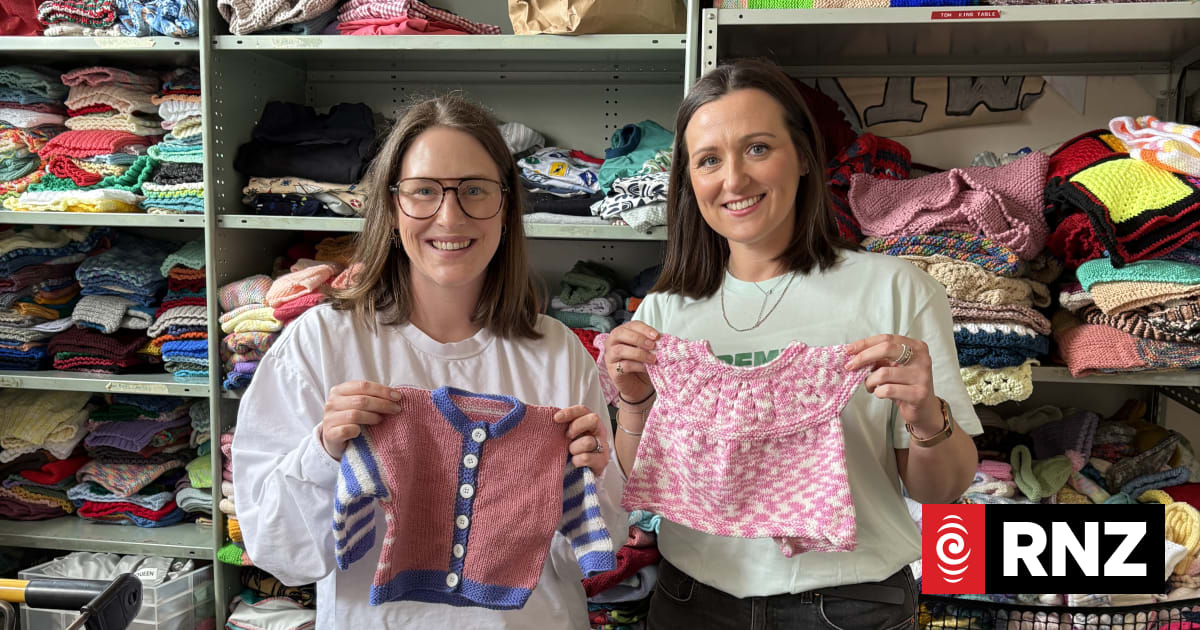 'Made with love': Hundreds knitting blankets for premature babies