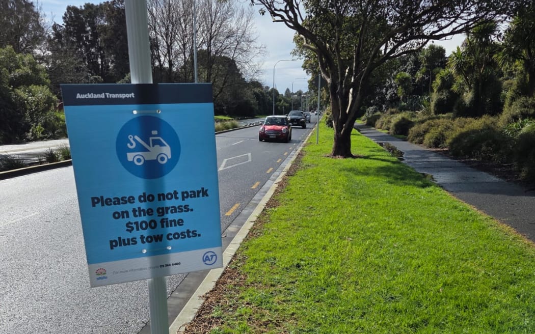 Illegal car parking on Meola Road