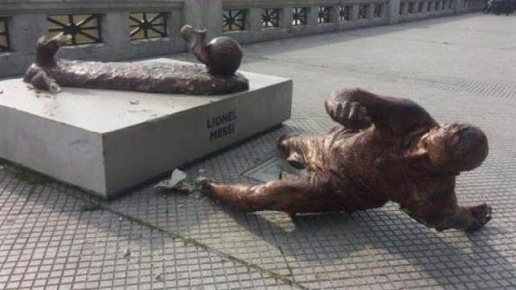 Lionel Messi's statue in Buenos Aires has become the victim of vandals.
