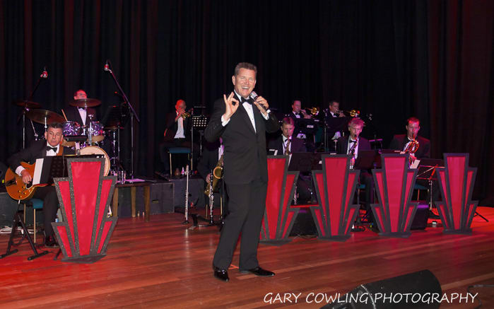 Tom Burlinson performing Frank Sinatra's songs