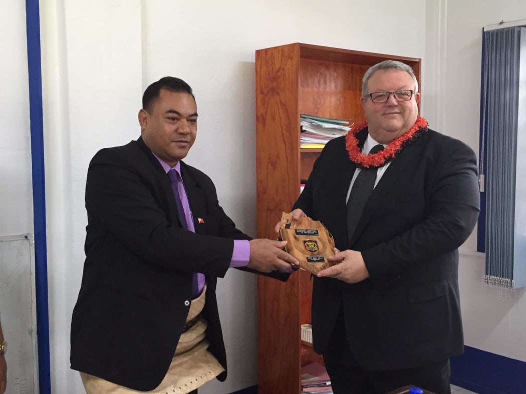 Minister of Police Hon Mateni Tapueluelu presenting Minister of Foreign Affairs Hon Gerry Brownlee with a gift on May 10th 2017.