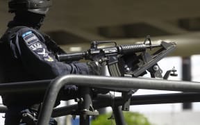A member of Mexico's federal police special forces guards a national security meeting in Guadalajara, Jalisco (5 May 2015).
