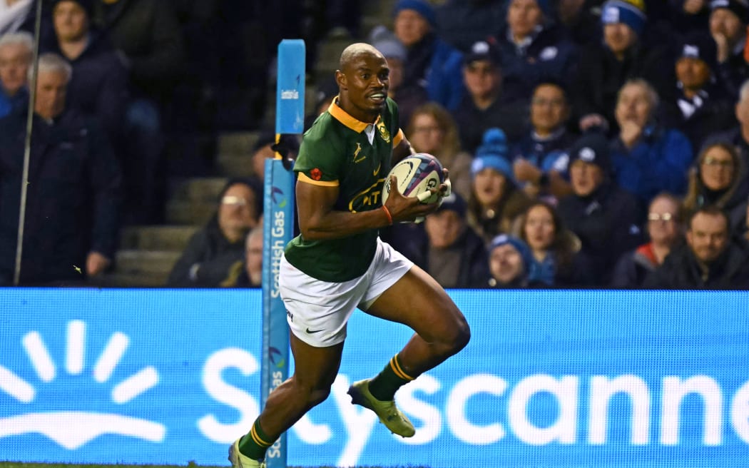 South Africa's wing Makazole Mapimpi runs in his second try against Scotland at Murrayfield in Edinburgh, November 2024.