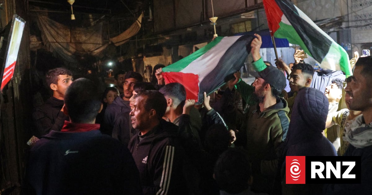 Thousands across Gaza celebrate ceasefire deal | RNZ