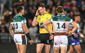 Referee Wyatt Raymond sinbins Leo Thompson (10) with Tyson Frizell (l) and Jayden Brailey (14) of the Knights during the NRL Telstra Premiership, Warriors Vs Knights.