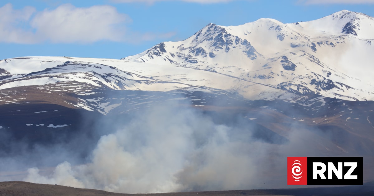 Large scrub fire burning at Tekapo Military Training Area | RNZ