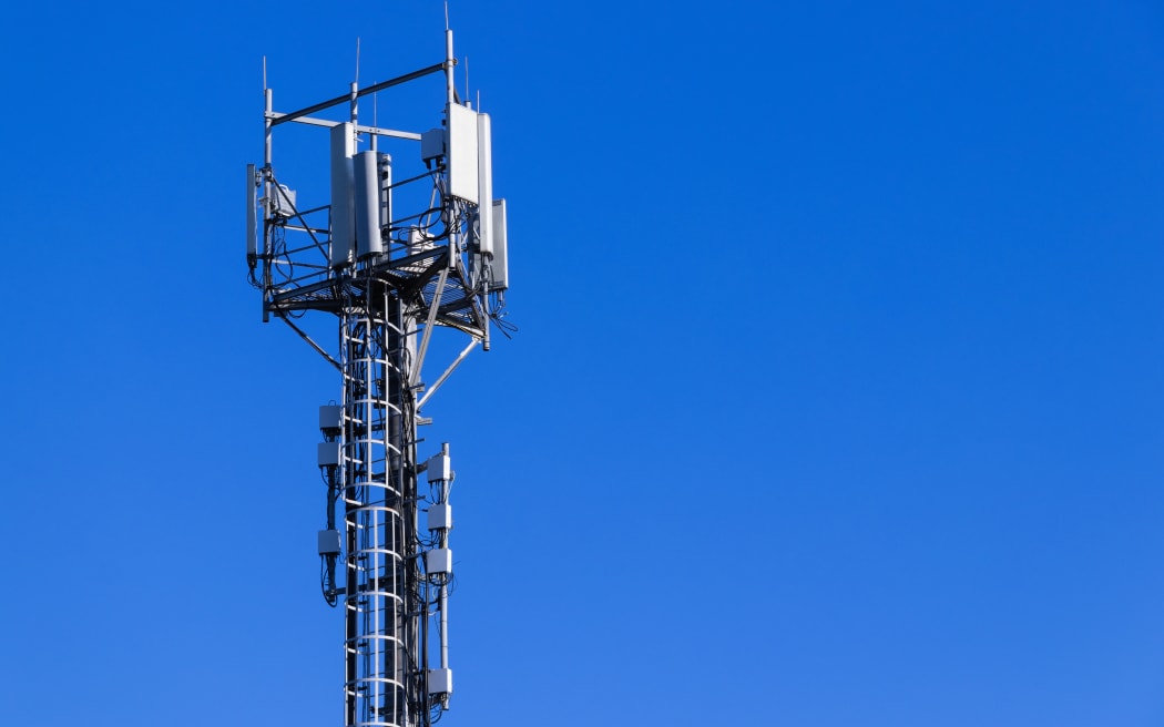 Base station network operator. 5G. 4G, 3G mobile technologies.