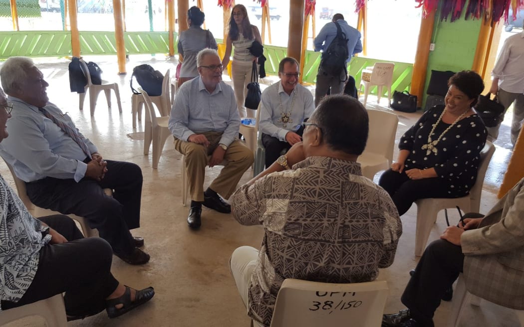 Paula Bennett (R) talks to members of Tuvalu cabinet.