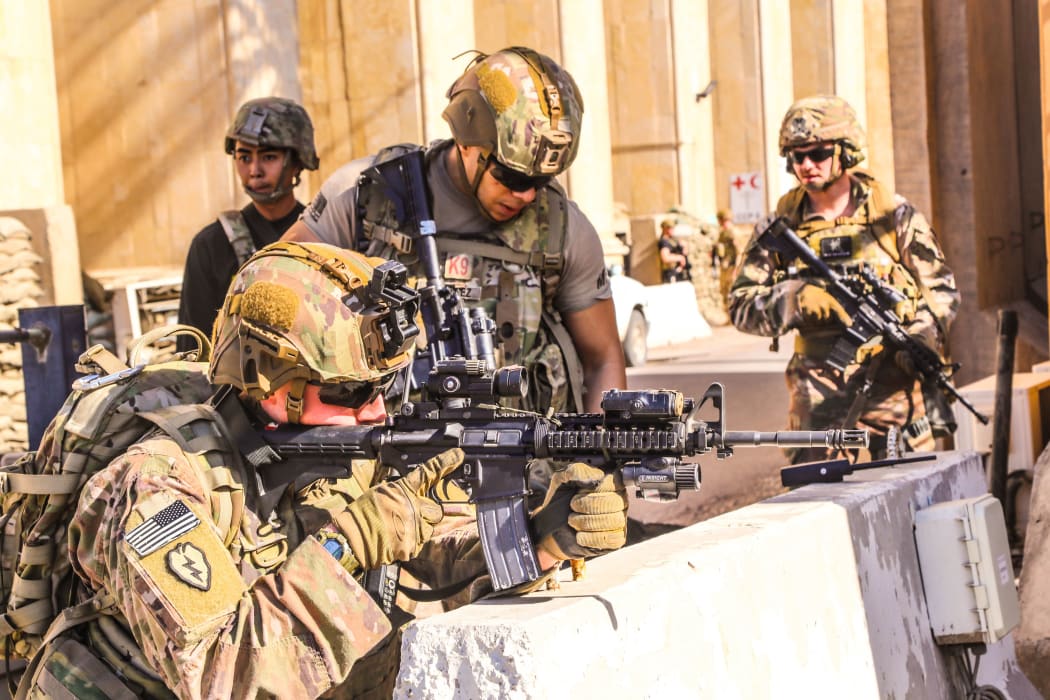 A handout picture received from the US embassy in Iraq on December 31, 2019, shows American soldiers taking position around the embassy in the capital Baghdad.