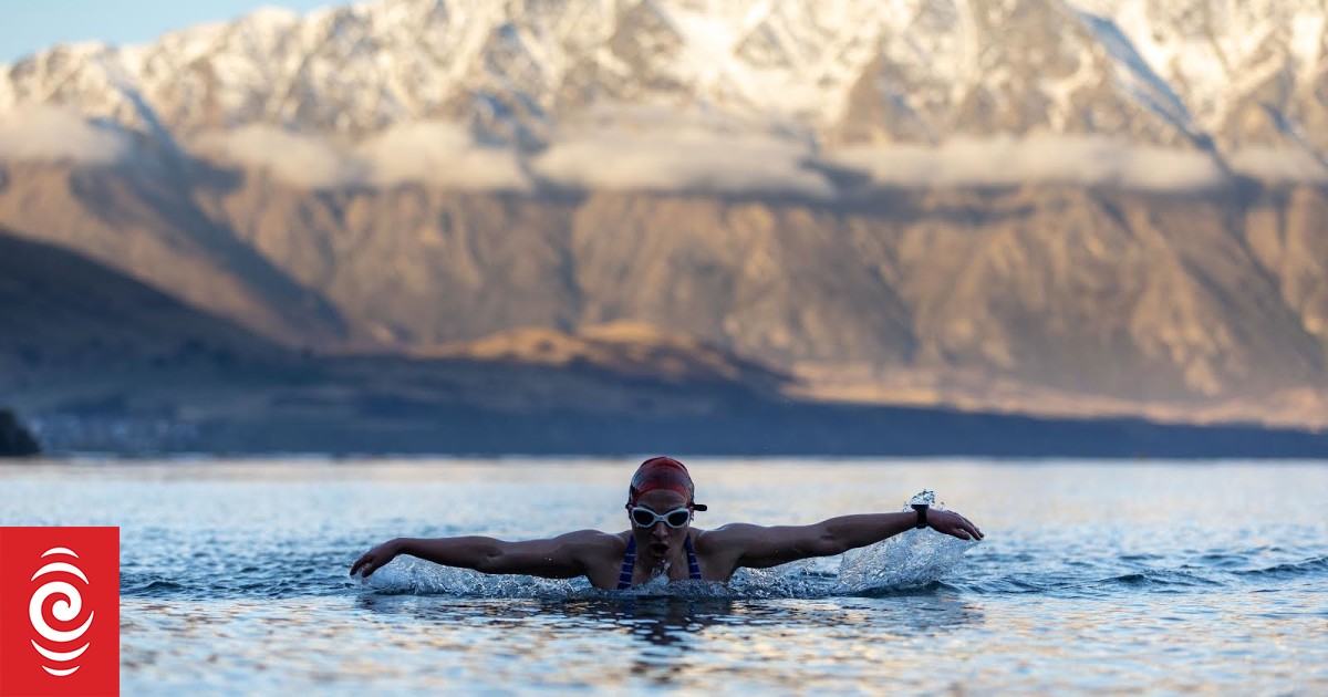 Inside the extreme sport of ice-swimming | RNZ