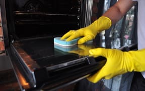 cleaning an oven
