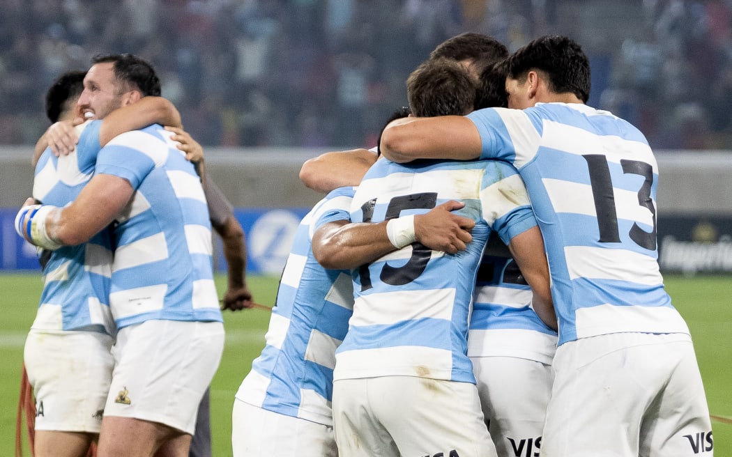 Argentina players celebrate after winning the rugby union Championship match between Argentina's Pumas and South Africa's Springboks, at the Madre de Ciudades stadium in Santiago del Estero, Argentina, on September 21, 2024. (Photo by GERONIMO URANGA / AFP)