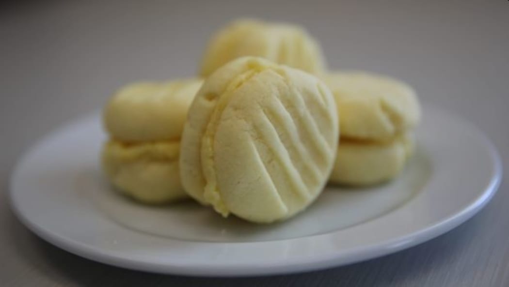 Lemon yoyos