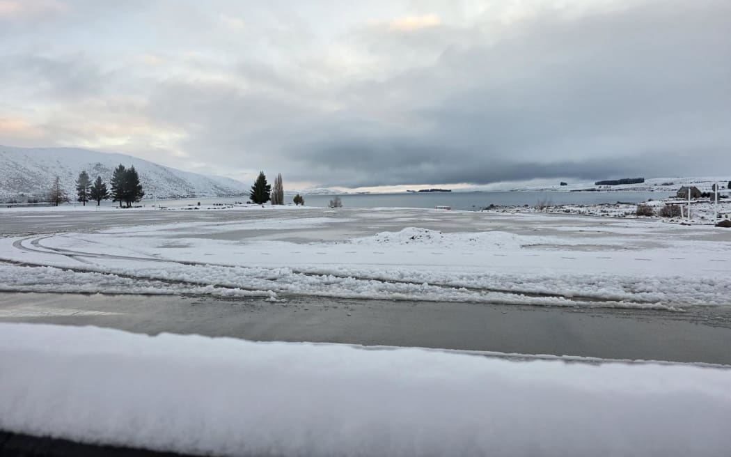 Lake Tekapo after overnight snow dump - 5 June 2025