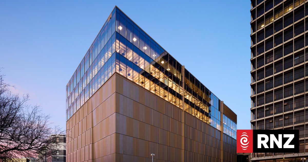 Students could miss out if National Library staff cuts go ahead, librarians say
