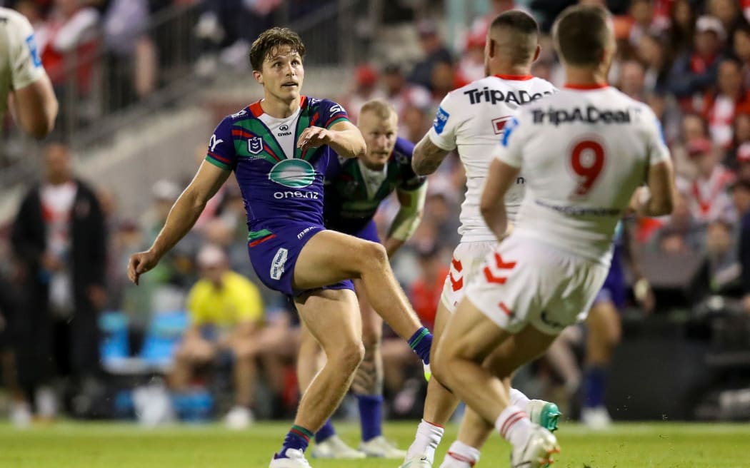 Luke Metcalf kicks the winning drop goal. St George Dragons v One NZ Warriors.