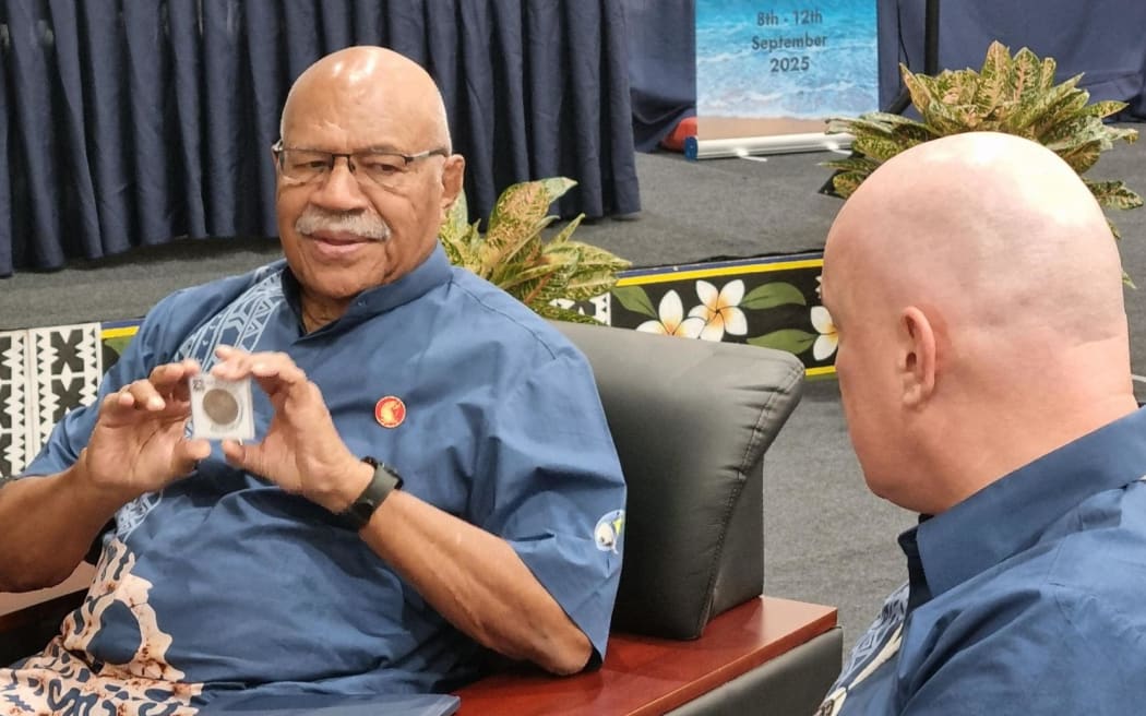 PM Christopher Luxon presents Fijian Prime Minister Sitiveni Rabuka with a 1974 Commonwealth Games commemorative medal.
