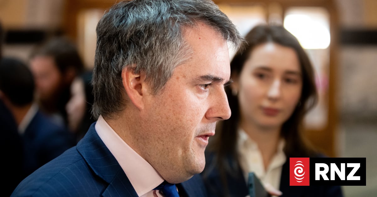 Government to retain Labour's clean car standard for imported high-emissions vehicles