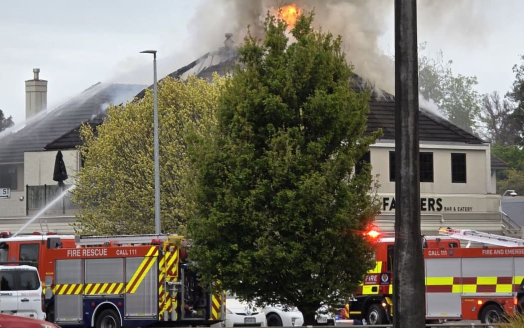 Flames and smoke billow from Masterton pub fire | RNZ News