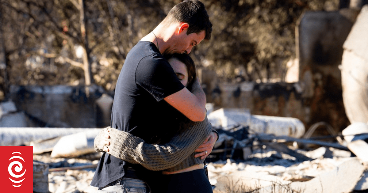 When fires broke out in LA, this Australian dad had to evacuate with his baby girl on a bike