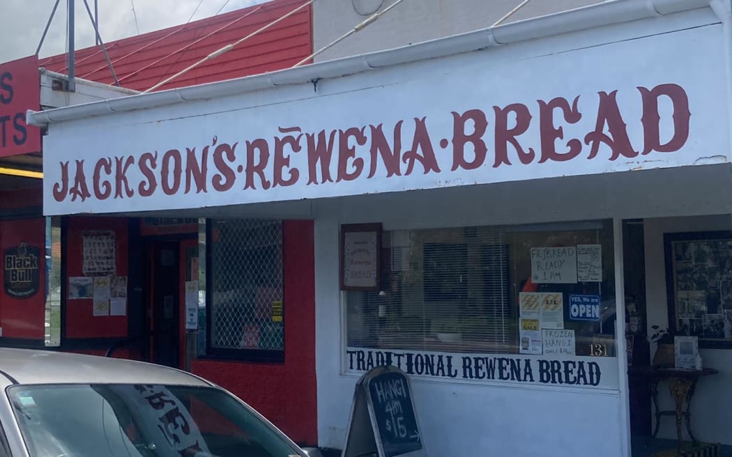 Jacksons rēwena bread shop in Whanganui
