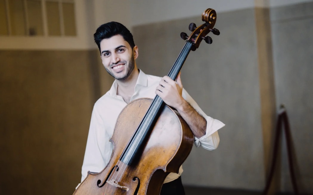 Kian Soltani Cellist
Photographer: Marco Borggreve
all rights reserved/no third commercial parties